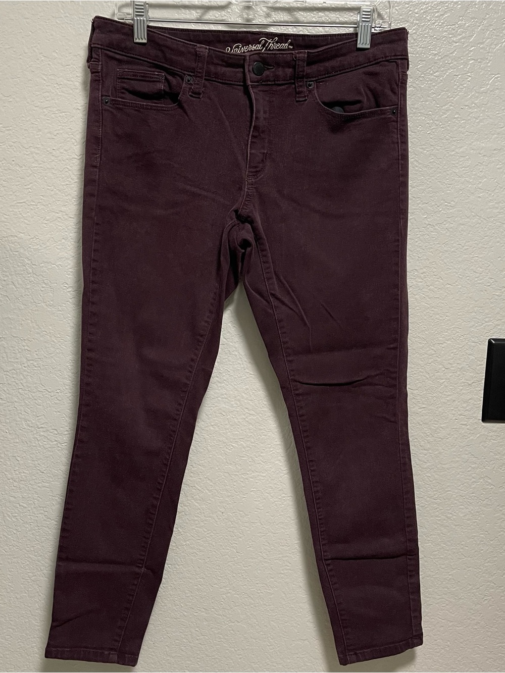Universal Thread Deep burgundy Mid Rise Skinny Jeans Size 8/29r